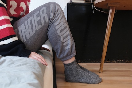 È più facile alzarsi con la tuta che con i jeans stretti.