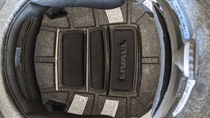 Le casque est bien rembourré, mais ne dispose pas de système MIPS.