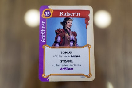 L'imperatrice: una delle 53 carte del gioco.