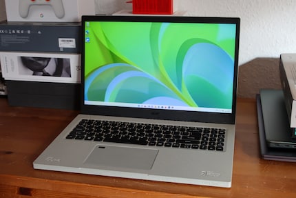 15,6 Zoll großes Display.