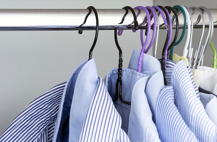 Les cintres colorés n'améliorent pas les choses. Photo : Shutterstock.