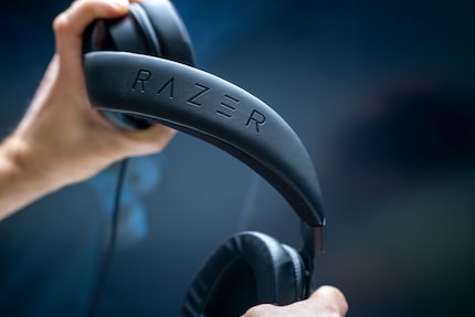 Il Kraken può essere piegato in diversi modi, così si adatta a qualsiasi forma di testa.