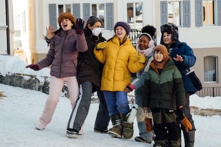 Aucun doute : l'ambiance sur le plateau de tournage d'« Hôtel Sinestra » est excellente.