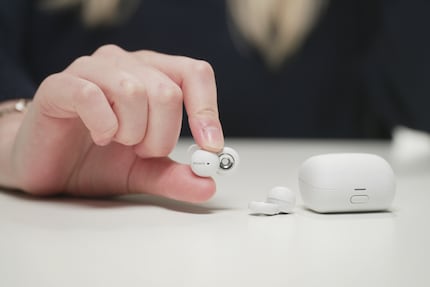 Sonys neues Kopfhörer-Design gleicht zwei kleinen Donuts, die aneinander kleben – und diese Donuts können viel.