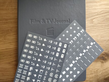 Avec les autocollants joints, vous pouvez décorer votre journal.