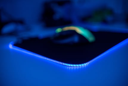 Der LED-Effekt scheint in den Ecken heller.