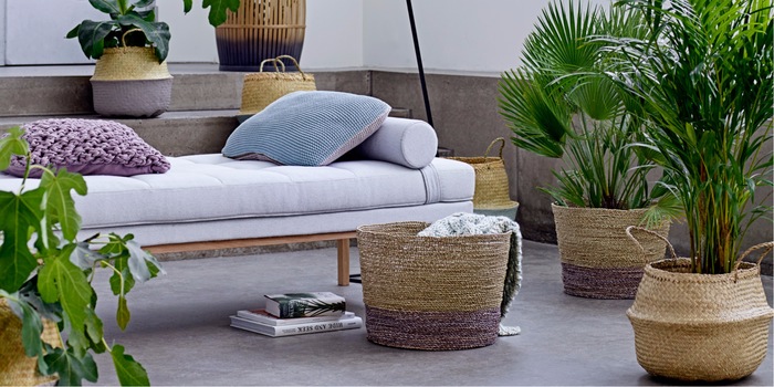 Viel Grün und Geflecht: Bloomingville versteckt Blumentöpfe in Aufbewahrungskörben. Viel Grün und Geflecht: Bloomingville versteckt Blumentöpfe in Aufbewahrungskörben.