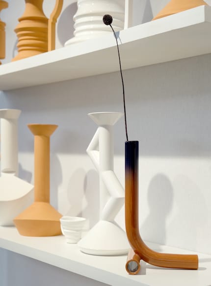 Vases with narrow necks direct your eyes to the flower – and become one with it.