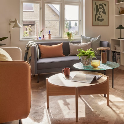 Dimensions : 170 x 74 x 76 cm | Matériaux : polyester, fer | Photo : Hübsch