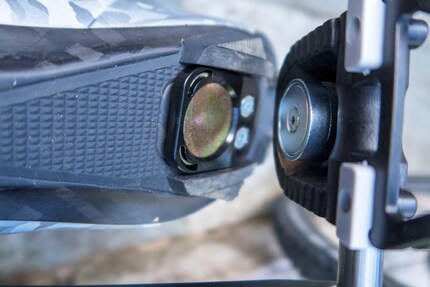 Gleich macht es klack und der Schuh hält.