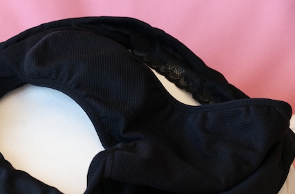 Quatre couches de tissu sont nécessaires pour la protection contre les fuites.