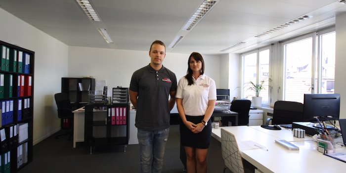 Dominic & Stephanie Hess, membri della direzione dell'azienda familiare svizzera hitrental AG Dominic & Stephanie Hess, membri della direzione dell'azienda familiare svizzera hitrental AG