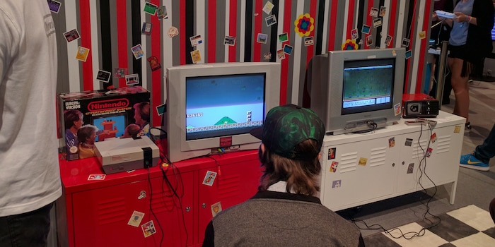 Ein Archivbild? Nein, zum Launch der (leider ausverkauften) Retro-Konsole lässt Nintendo die 90er aufleben. Ein Archivbild? Nein, zum Launch der (leider ausverkauften) Retro-Konsole lässt Nintendo die 90er aufleben.