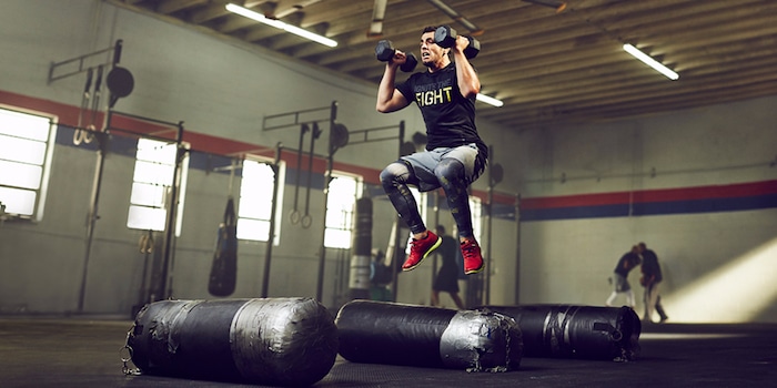 L'endurance, la force, la rapidité, l'agilité et la coordination – c'est ce qu'entraîne le CrossFit. L'endurance, la force, la rapidité, l'agilité et la coordination – c'est ce qu'entraîne le CrossFit.