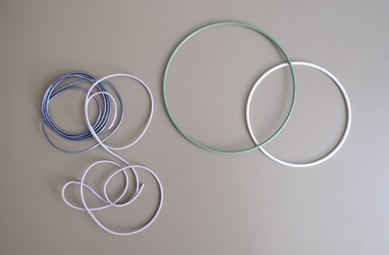 Che si usi un filo di cuoio o di lana, le possibilità sono vaste come le idee di macramè nel mare di Pinterest.