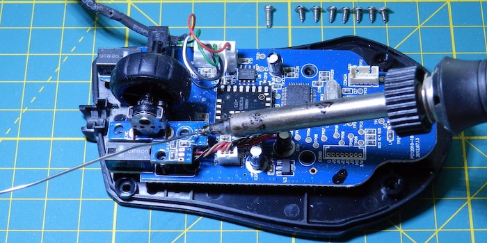Reparatur einer Maus. Reparatur einer Maus.