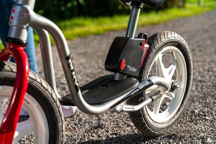 Die Bremse wird an der Sattelstütze montiert.