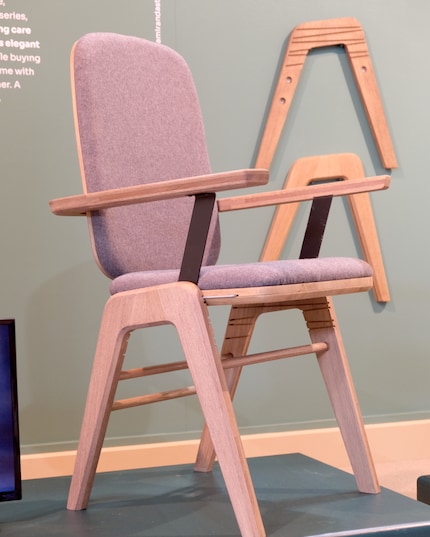 Der No More Less Chair an der Ausstellung «Salone Sattelite», Milan Designweek 2022.