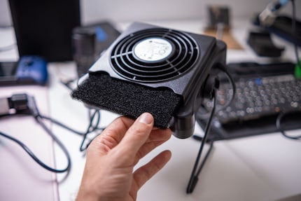 Le filtre à charbon actif se retire rapidement.