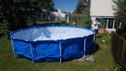 Wenn der Pool komplett aufgefüllt ist, wird er knapp 10'000 Liter Wasser fassen.