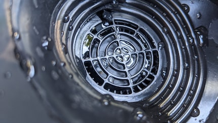 Una vista della zona della bocca della maschera.