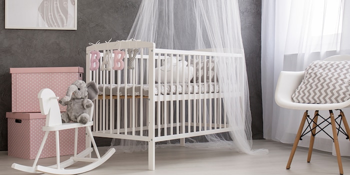 La plupart des lits de bébé peuvent être transformés en lits de jeunes.