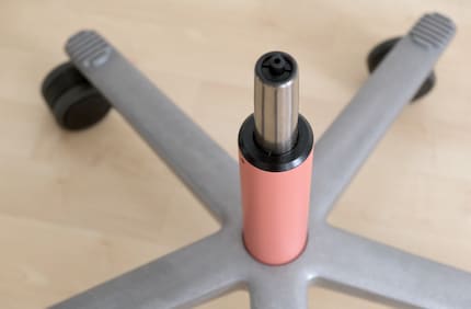 J’ai fixé le connecteur au piètement ...