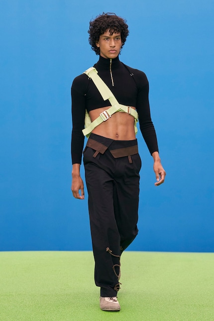 Ultra kurzes Turtleneck bei Jacquemus Herbst/Winter 21.