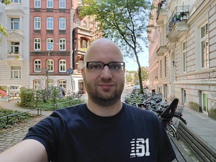 Auf dem Smartphone sieht das Selfie gut aus, vergrößert aber nicht mehr.