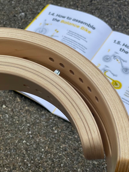 Grandezze flessibili grazie ai fori: la Leg&go viene assemlata...