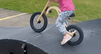 Cavalcare le onde su due ruote.