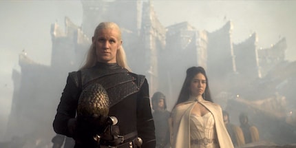 The Targaryens built Dragonstone off Westeros 100 years before the Doom of Valyria. In the second episode of «House of the Dragon», hundreds of years later, it’s Daemon Targaryen who’s holed up there