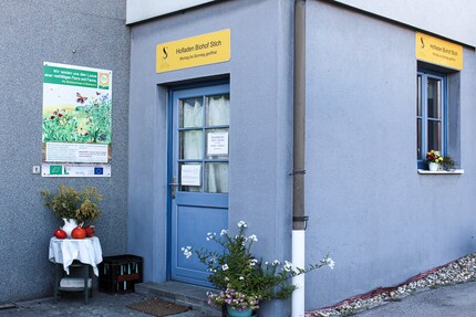 Fare la spesa al negozietto della fattoria è un modo per dimostrare gratitudine per l’uso gratuito della piazzola.