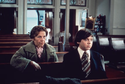 Harold besucht mit Vorliebe Beerdigungen und lernt bei einer solchen Maude kennen.