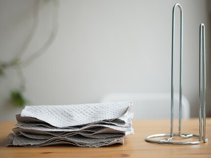 This isn’t what I imagined when I heard the word «reusable». My kitchen roll holder, purchased from a Swedish furniture manufacturer, will remain unused for now.