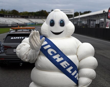 90s down jacket fashion aka the Michelin Man look.