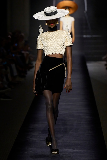 Schiaparelli Haute Couture Automne/Hiver '22 via Spotlight