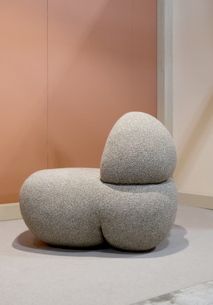 The «Barrel» armchair looks appealing despite the large «spike».