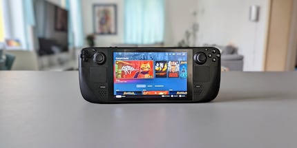 PC-Spiele unterwegs zocken, ohne klobigen Gamer-Laptop. Das Steam Deck machts möglich.