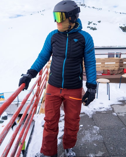 Le pantalon de ski, la veste, le casque et le masque coûtent à eux seuls près de 1600 francs.