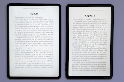 Als Kindle ein angenehmes Gewicht - aber ein unangenehmes Display beim Lesen. Links das iPad Pro, rechts das Oppo Pad Air