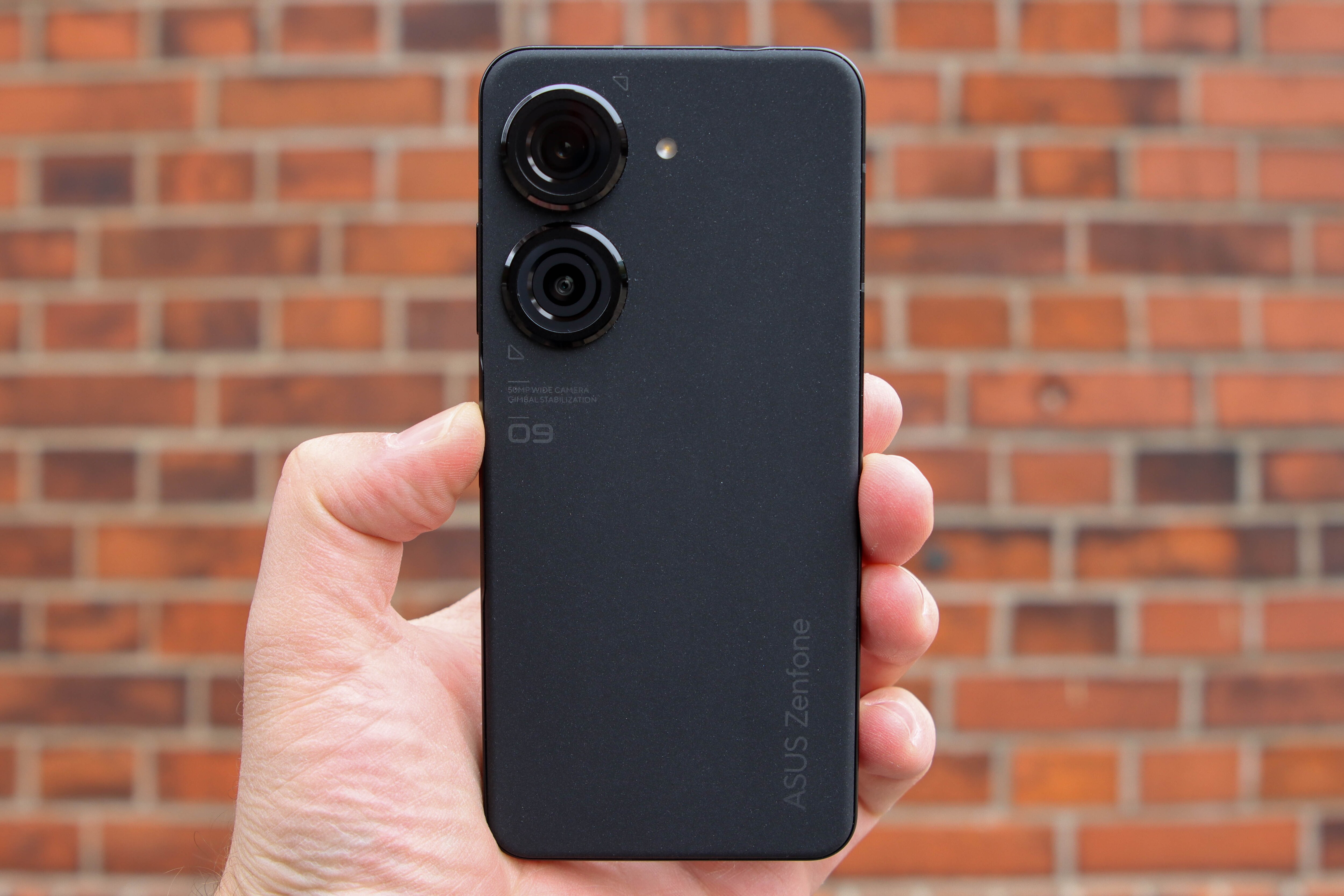 Testing the Zenfone 9: a giant among mini smartphones - Galaxus