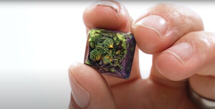 Gli artisti di keycap hanno ridotto questo drago a circa 18×18 millimetri.
