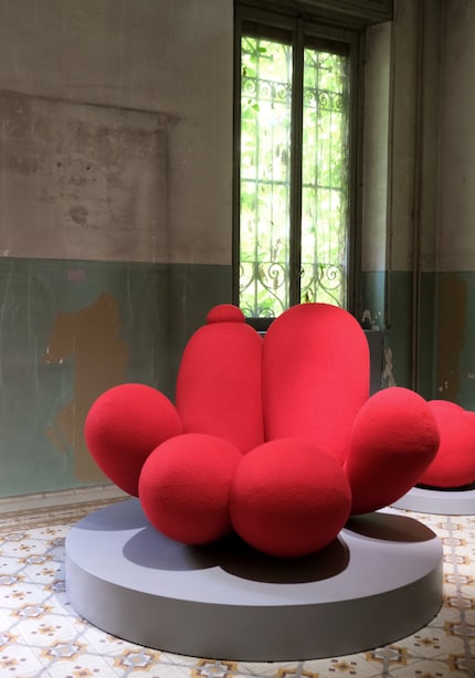 This and other «Peaches» armchairs were inspired by the human body.