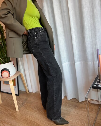 Die «90s Straight» von Calvin Klein in der Farbe «Black Denim».