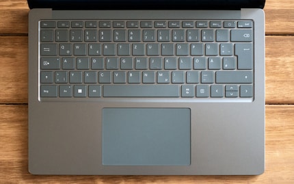 Contrairement à son petit frère le Surface Laptop Go 2, le Laptop 5 dispose d’un rétroéclairage activable.