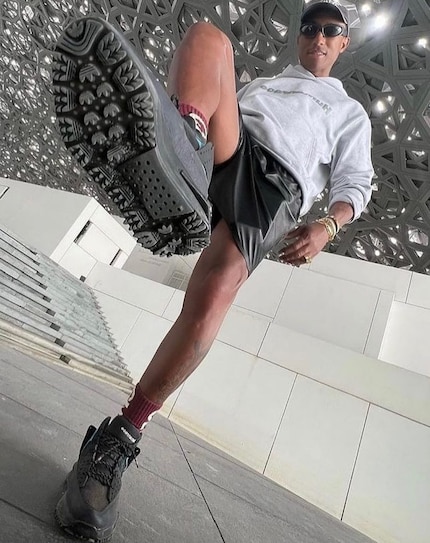 Pharrell Williams è felice delle sue Adidas Terrex Trail Maker autoprodotte.