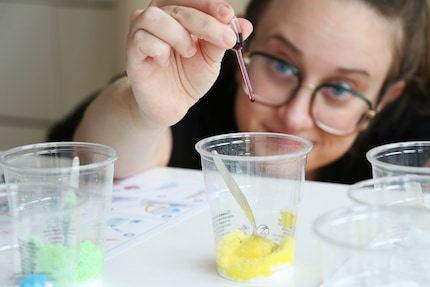 Precisione in gocce: dietro ogni colore c'è una formula segreta.