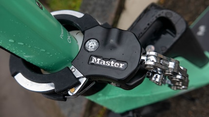 Les Street Cuff sont particulièrement pratiques pour les trottinettes électriques.