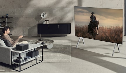There are still suspiciously few cables in the picture. But the LG OLED M3 looks quite smart.